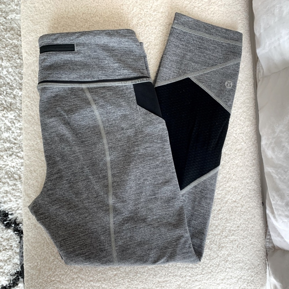 Lululemon crop leggings work out pants size 6